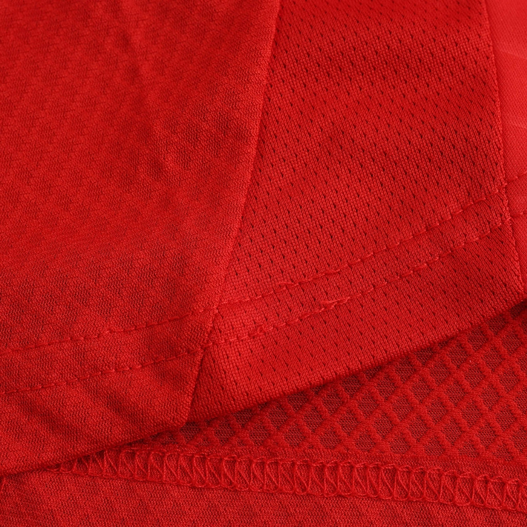 Camisola Benfica com detalhes em vermelho, costura e tecido de alta qualidade para a temporada 2024/25.