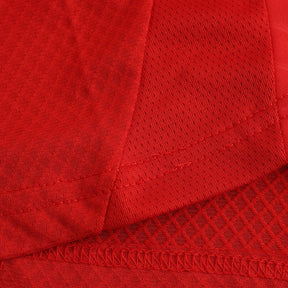 Camisola Benfica com detalhes em vermelho, costura e tecido de alta qualidade para a temporada 2024/25.