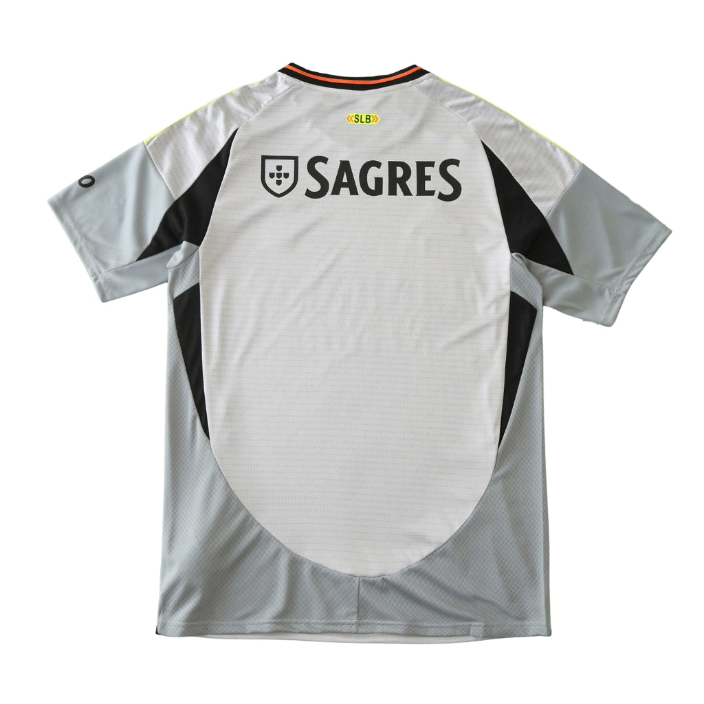 Camisola Benfica Third 2024/25 vista traseira com detalhes em cinza e logotipo da SAGRES.