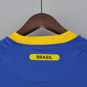 Camisola Brasil Away 2010 Retro com detalhe em amarelo e identificação "BRASIL" na parte de trás.