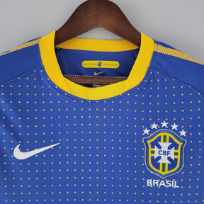 Camisola Brasil Away 2010 Retro, detalhes do produto em azul com logo da CBF e Nike.