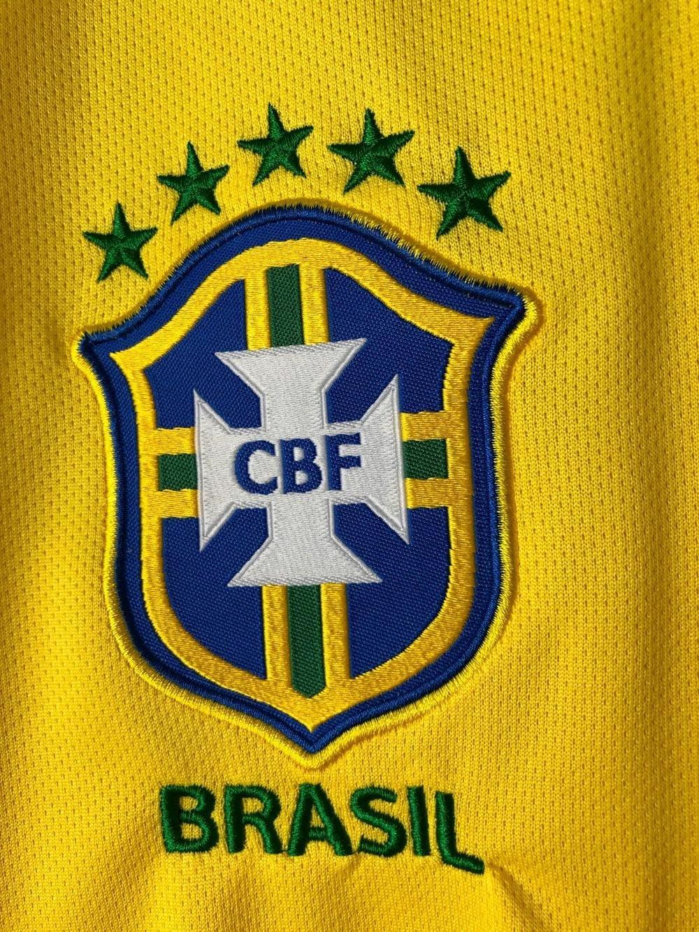 Logotipo da Camisola Brasil National Team 19/20 com cinco estrelas e as cores da bandeira do Brasil.