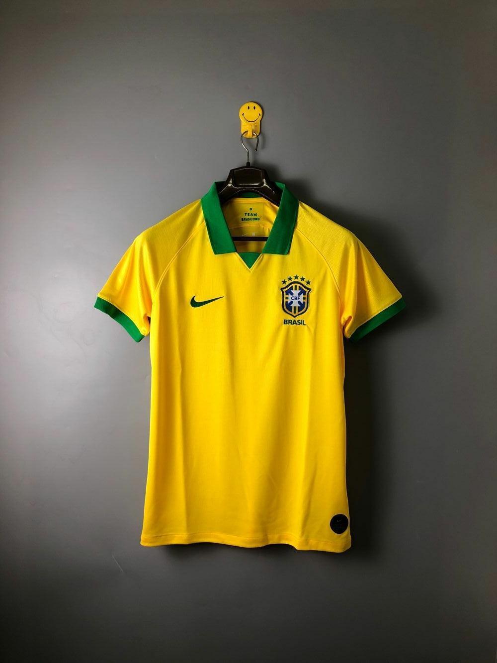 Camisola Brasil National Team 19/20, uniforme amarelo com detalhes verdes e logotipo da seleção, Camisola Brasil.