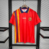 Camisola Espanha GK 1994 Retro exposta em um cabide, destacando o design vibrante e a marca Adidas.
