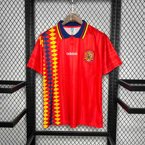 Camisola Espanha GK 1994 Retro exposta em um cabide, destacando o design vibrante e a marca Adidas.