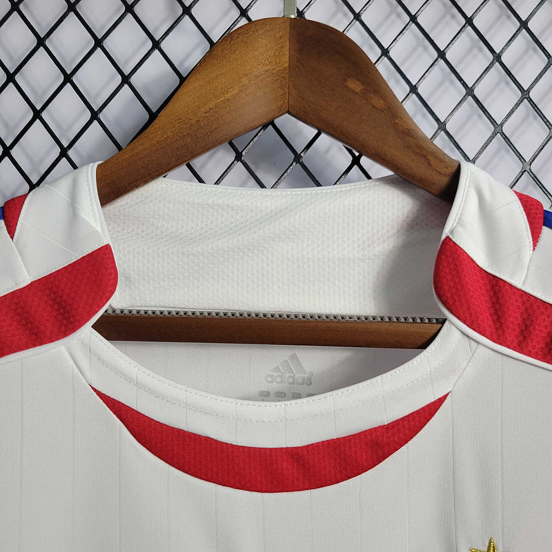 Camisola França away 2006 Retro com gola vermelha e detalhes em vermelho, disponível na OLYMPIC STORE.
