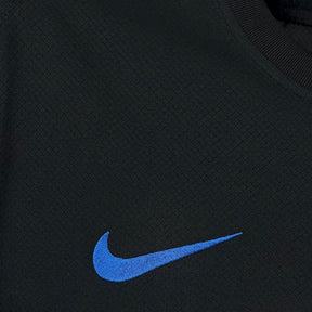 Camisola Inglaterra com logo da Nike em azul, edição especial 25/26, design moderno e tradicional.