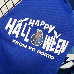 Camisola Halloween FC Porto INVICTA azul 2024/25 com estampa de Halloween em destaque.