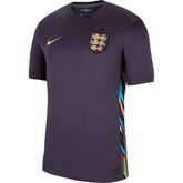 Camisola Inglaterra away 24/25 Roxo da Nike, estilo moderno com detalhes coloridos e logo da seleção.