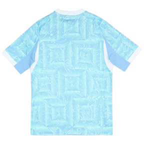 Camisola Juventus Away 2025/26, vista traseira com design em azul claro e padrão ondulado.