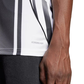 Detalhe da camisola Juventus Home 2025/26, destacando a tecnologia AEROREADY e design moderno.