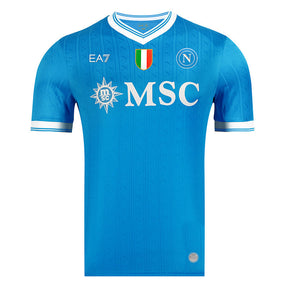 Camisola Napoles principal azul 2025/26 com detalhes estilizados e logo da equipe Napoli.