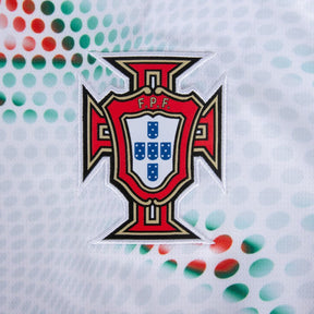 Emblema da Federação Portuguesa de Futebol na camisola Portugal away 25/26.