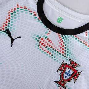 Camisola Portugal away 25/26 com patch da Liga das Nações, design moderno e cores vibrantes.