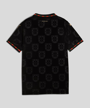 Camisola Portugal Edição Especial Pantera Negra 25/26, parte traseira em preto com escudos.