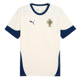 Camisola Portugal treinamento 25/26 branca com detalhes em azul e logo da PUMA.