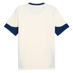 Camisola Portugal treinamento 25/26, vista traseira, cor clara com mangas azul marinho.