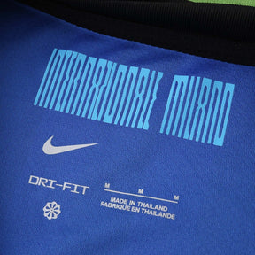 Camisola Inter de Milão Home 2025/26 com detalhes de tecnologia DRI-FIT e estampas internas.