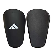 Caneleiras Small Adidas, proteção anatômica em preto com logo Adidas, para segurança e conforto em campo.
