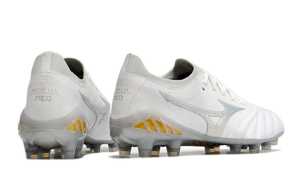 Chuteira Mizuno Morelia Neo 3 FG Grey com design clássico e tecnologia avançada para desempenho em campo.