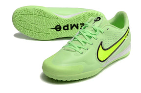 Chuteira Futsal Nike Tiempo Legend 9 Elite IC Verde em destaque, ideal para desempenho em quadra.