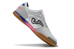 Chuteira Futsal Joma Top Flex Rebound IC prata com design elegante e sola de borracha para desempenho em quadra.