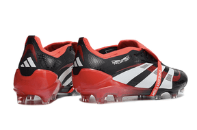 Chuteira Adidas 25 Predator Elite Tongue FG em preto e vermelho, ideal para desempenho em gramados naturais.