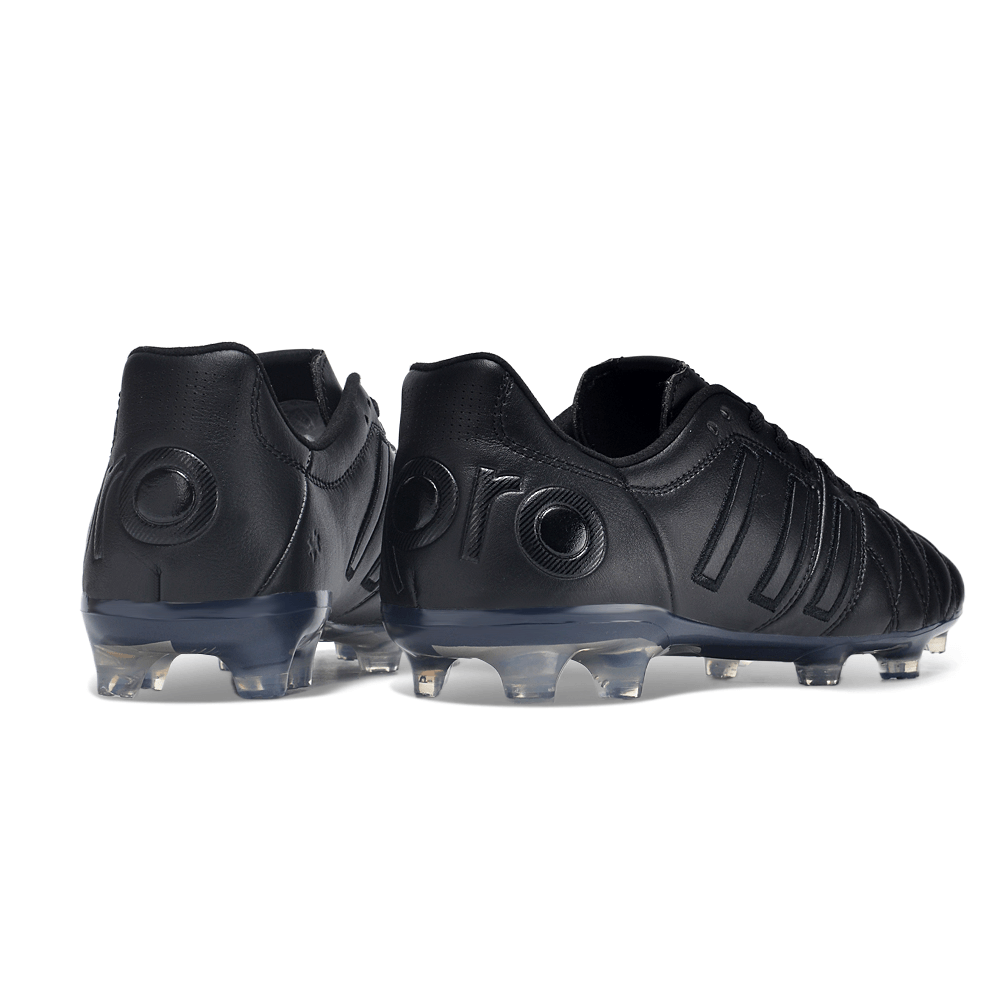 Chuteira Adidas AdiPure 11 Pro FG Blackout vista traseira mostrando detalhes em preto.
