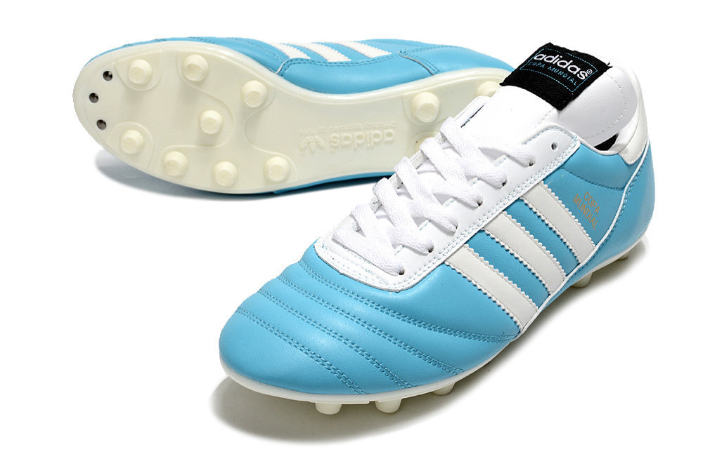 Chuteira Adidas Copa Mundial FG Azul e Branca com design elegante e performance para gramados naturais.