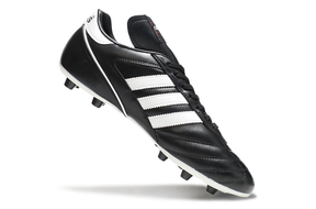 Chuteira Adidas Copa Mundial FG Preta e Branca com design clássico e tecnologia avançada.