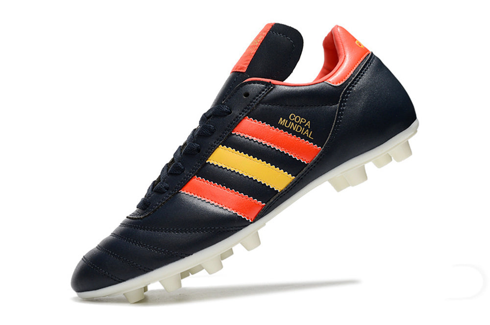 Chuteira Adidas Copa Mundial FG Preta, Vermelha e Amarela com design vibrante e detalhes em vermelho e amarelo.