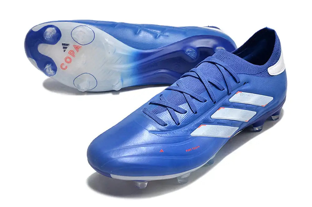 Chuteira Adidas Copa Pure+ FG Azul com design vibrante e ajuste responsivo para desempenho em campo.