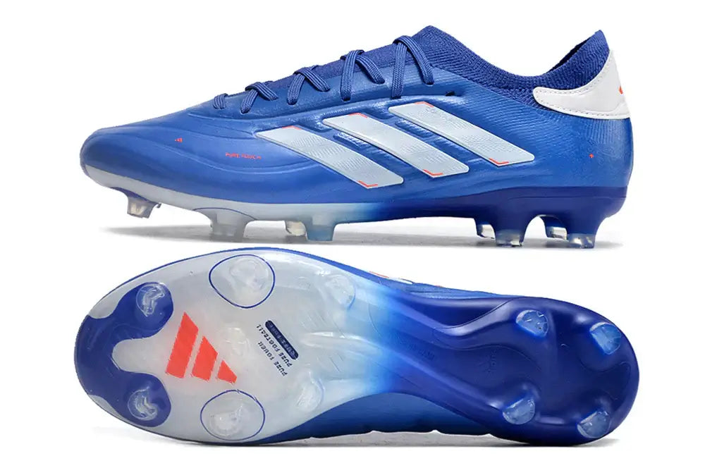 Chuteira Adidas Copa Pure+ FG Azul com design moderno e tecnologia avançada para desempenho em campo.