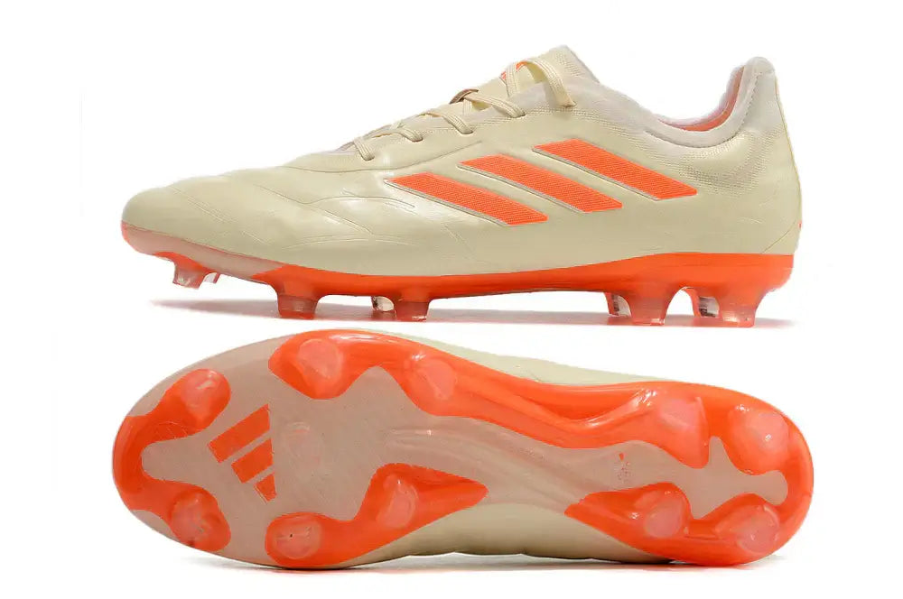 Chuteira Adidas Copa Pure+ FG Laranja com design vibrante e solado otimizado para desempenho em campo.