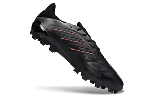 Chuteira Adidas Copa Pure III Elite AG - Preta para desempenho em campos sintéticos com design vibrante.