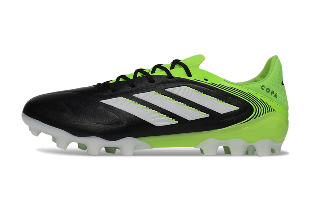 Chuteira Adidas Copa Pure III Elite AG - Preto e Amarelo em perfil lateral com design moderno e cores vibrantes.