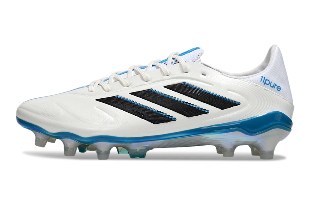 Chuteira Adidas Copa Pure III Elite FG - Branca e Azul com design inovador e sola FG para desempenho em relvados naturais.