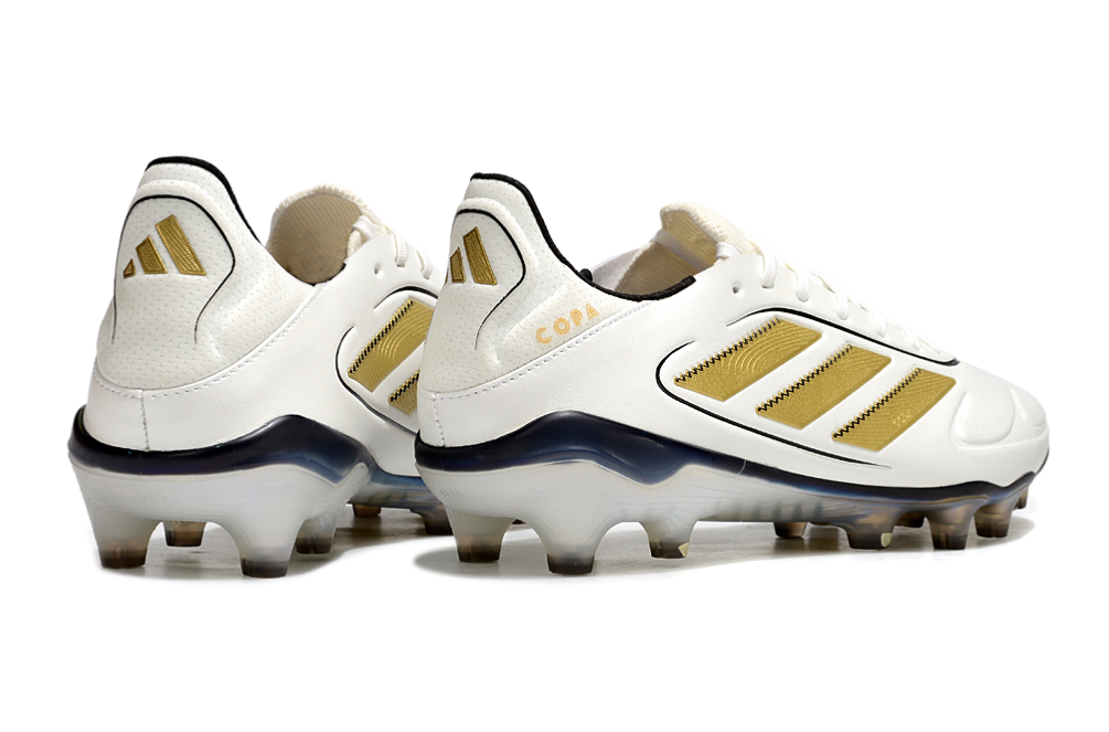 Chuteira Adidas Copa Pure III Elite FG -Branca e Dourada, com design elegante e sola FG para ótima tração.