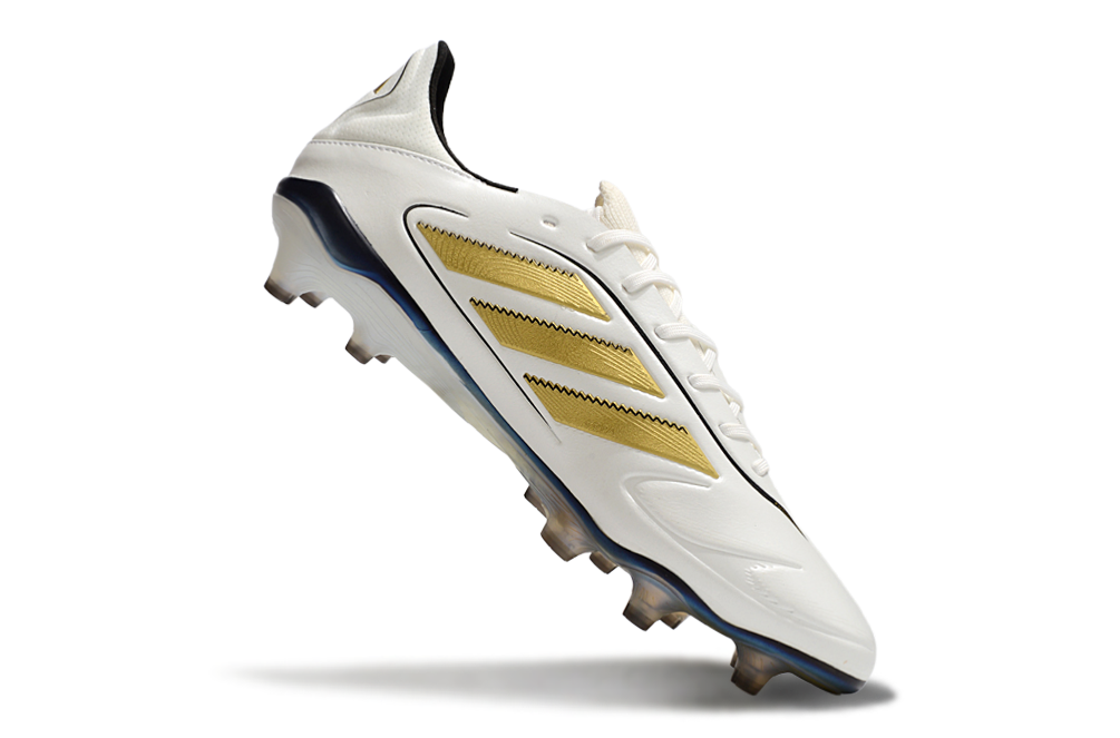 Chuteira Adidas Copa Pure III Elite FG -Branca e Dourada vista lateral com detalhes em dourado