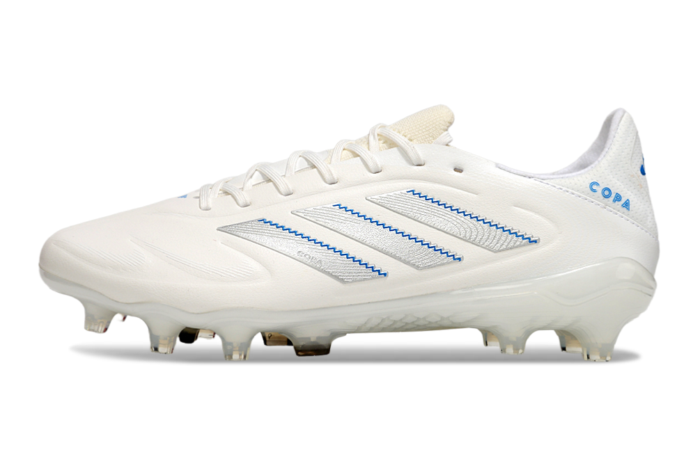 Chuteira Adidas Copa Pure III Elite FG - Branca lateral em fundo branco com detalhes em azul.