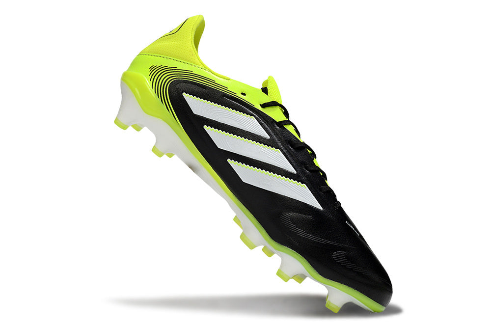 Chuteira Adidas Copa Pure III Elite FG - Preta e Amarela - foto do lado esquerdo destacando design e cores