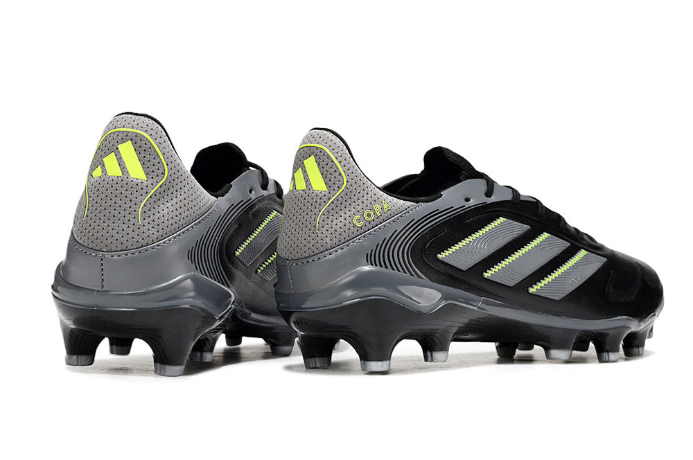 Chuteira Adidas Copa Pure III Elite FG - Preta e Cinza com sola FG para desempenho em relvados naturais.