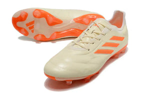 Chuteira Adidas Copa Pure+ FG Laranja com design vibrante e solado FG para ótimo desempenho em campo.