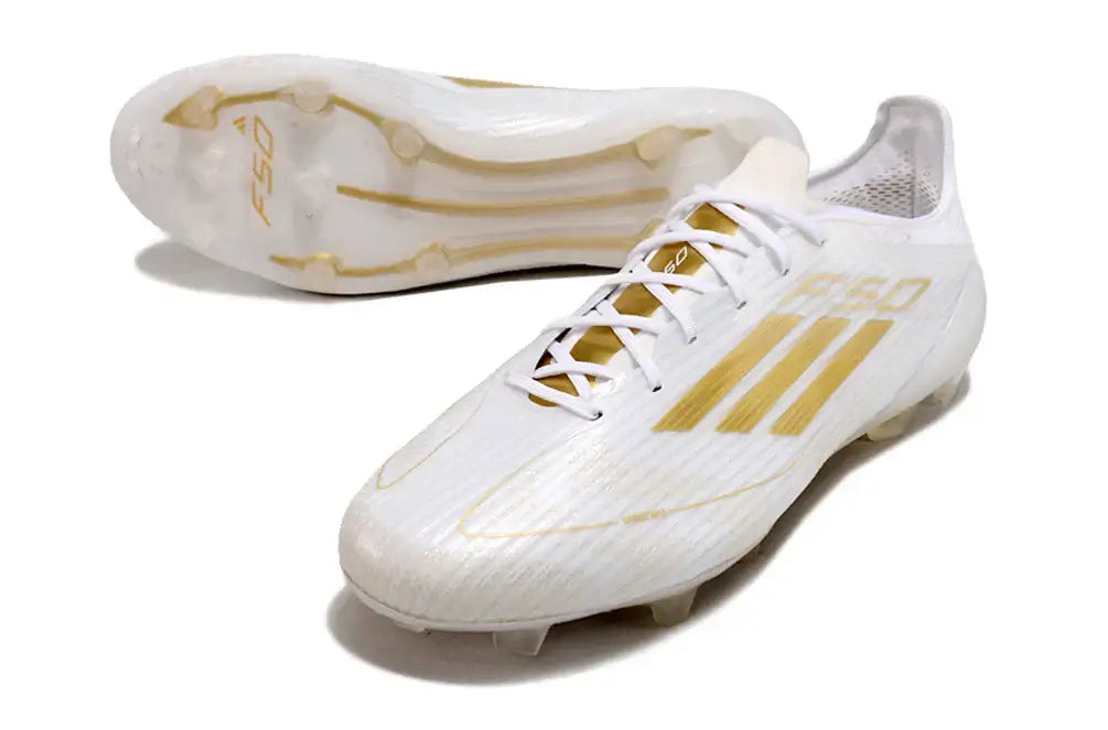 Chuteira Adidas F50.1 FG Branca e Dourada com design elegante e sola FG para desempenho em campo.