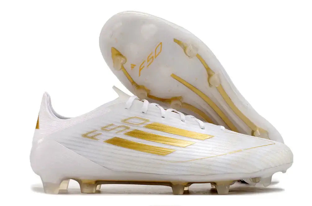 Chuteira Adidas F50.1 FG Branca e Dourada com design moderno e sola FG para melhor aderência.
