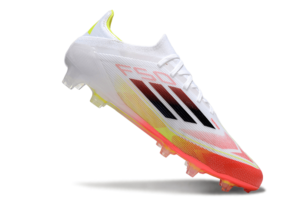 Chuteira Adidas F50.1 FG Branca e Laranja em ângulo, destacando design moderno e cores vibrantes.