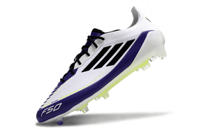 Chuteira Adidas F50.1 FG Branca, Roxa e Preta em ângulo com detalhes em preto e roxo.