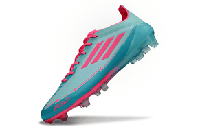 Chuteira Adidas f50 Elite FG - Azul e Rosa, destacando design vibrante e tecnologia para desempenho no futebol.