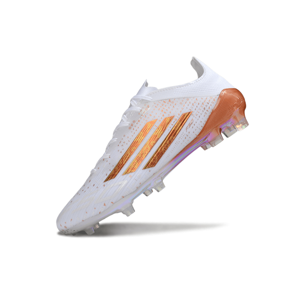 Chuteira Adidas F50 Elite FG Branca e Dourada "Mo Salah" com design icônico e tecnologia avançada em performance.
