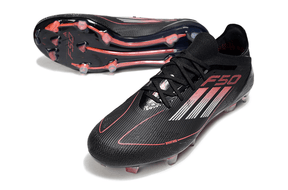 Chuteira Adidas F50 Elite FG - Preta e Vermelha, design elegante e funcional, ideal para jogadores de futebol.